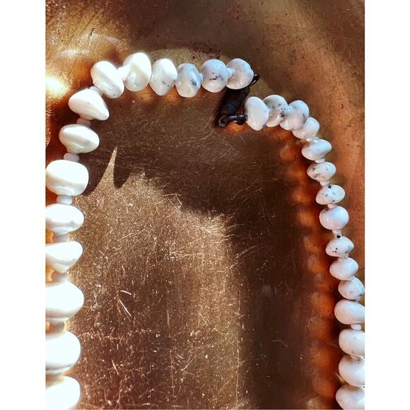 Vintage Off White Marbled Pebbled Necklace - Picture 3 of 4